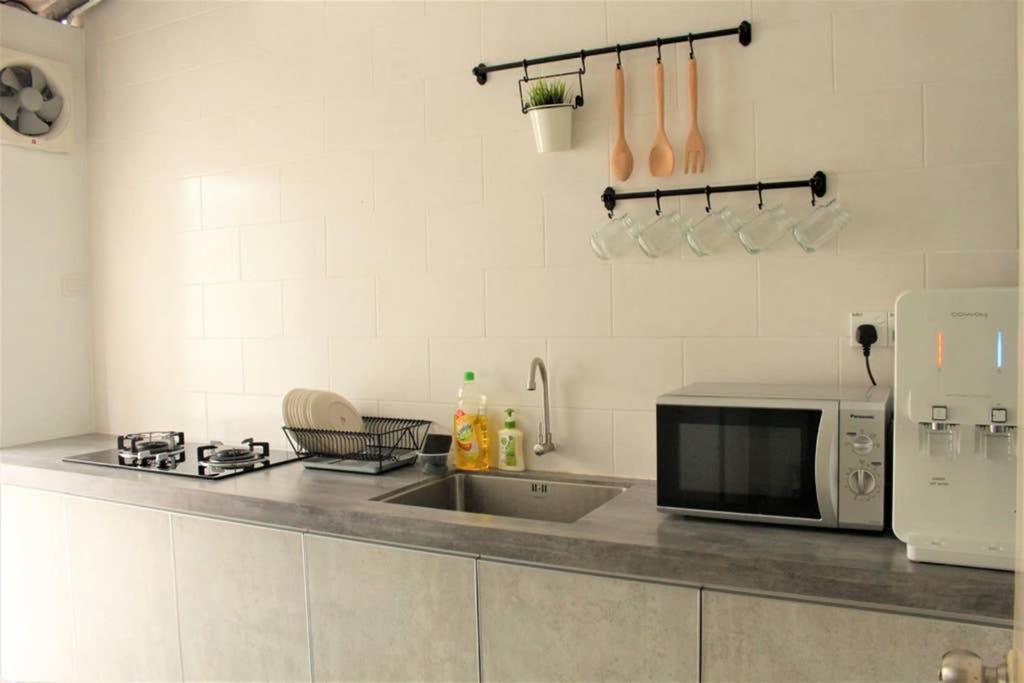 New Seaview Cozy Modern Beach House Танджунг-Бунга Экстерьер фото