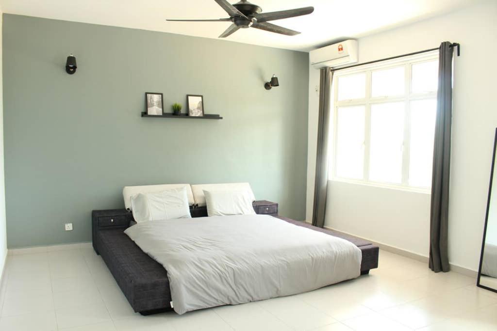 New Seaview Cozy Modern Beach House Танджунг-Бунга Экстерьер фото