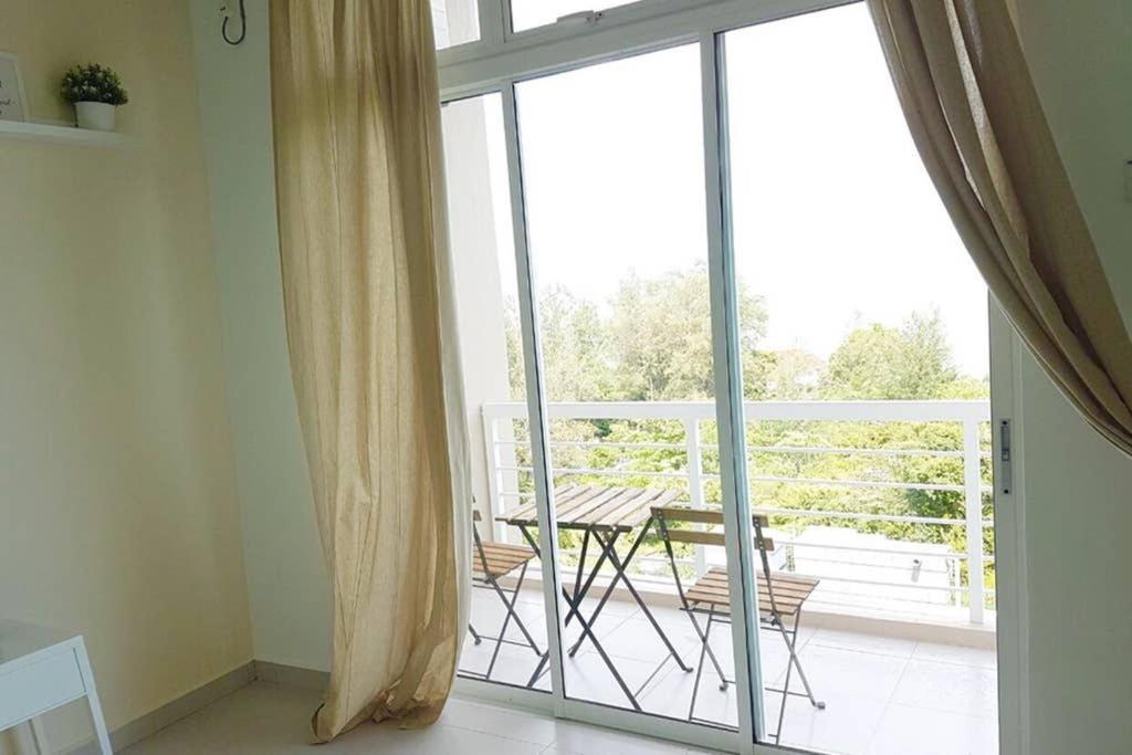 New Seaview Cozy Modern Beach House Танджунг-Бунга Экстерьер фото