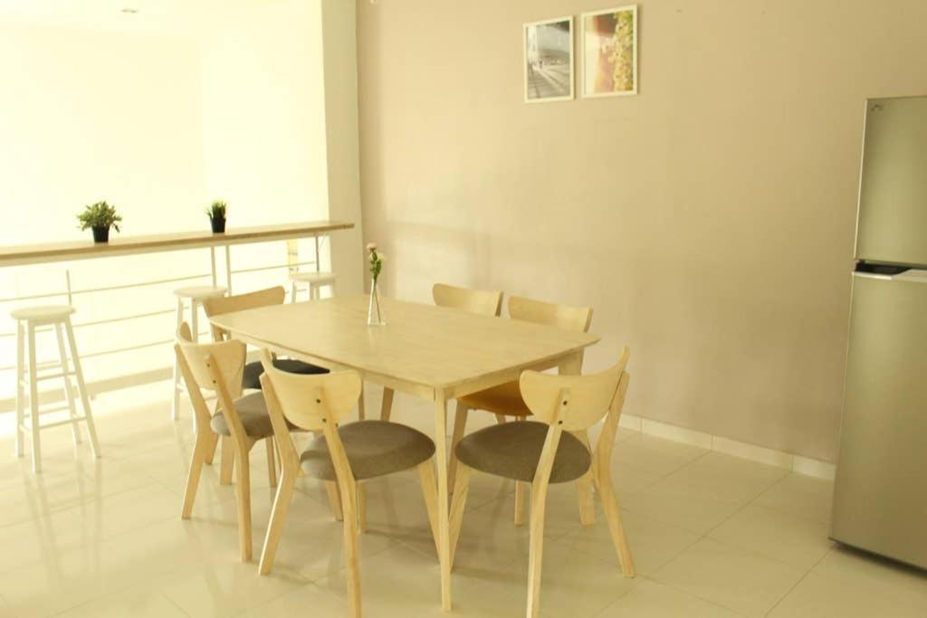 New Seaview Cozy Modern Beach House Танджунг-Бунга Экстерьер фото