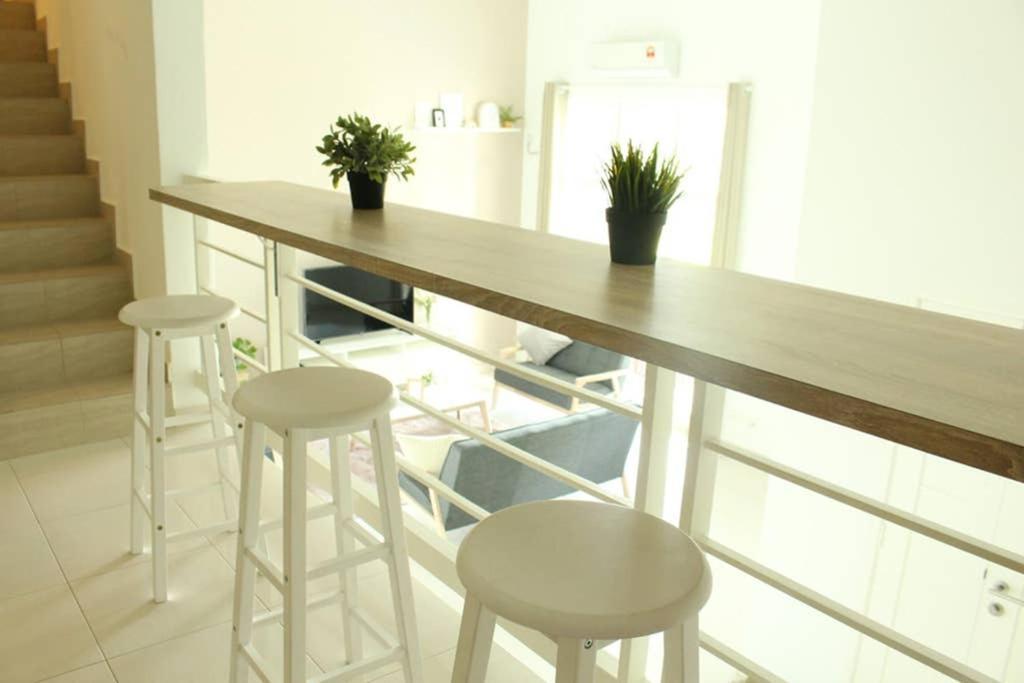 New Seaview Cozy Modern Beach House Танджунг-Бунга Экстерьер фото